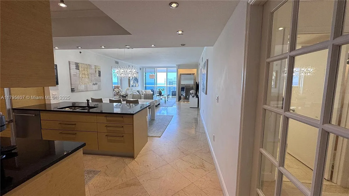 Building Photo - 1830 S Ocean Dr #2204