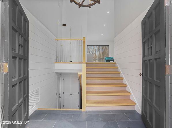 297 Cognewaugh Rd, Cos Cob, CT 06807