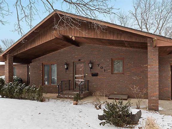 3rd image of 701 Loch Lommond Dr