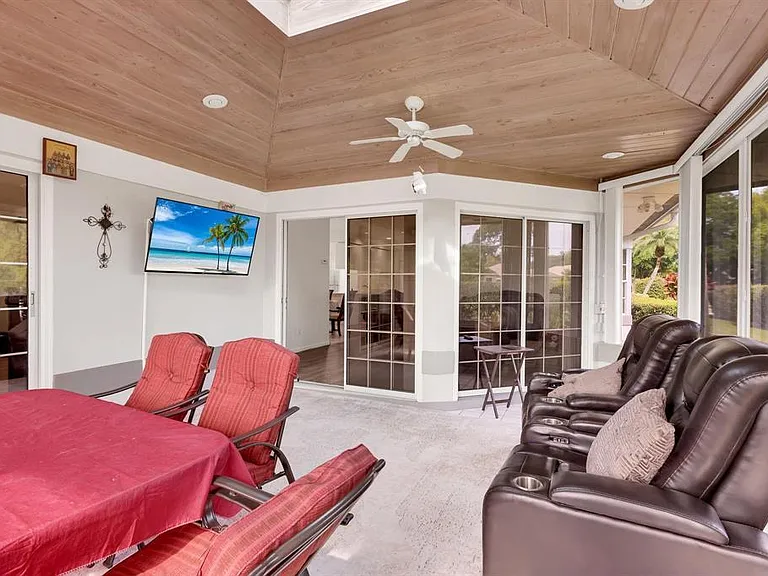 7334 Pine Creek Way — Photo 23