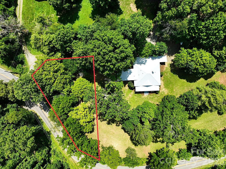 2nd image of 379 Chunns Cove Rd
