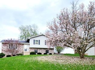 18 Surrey Hills Rd, Hannibal, MO 63401