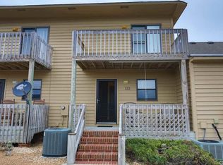 122 W Kitty Hawk Rd, Kitty Hawk, NC 27949