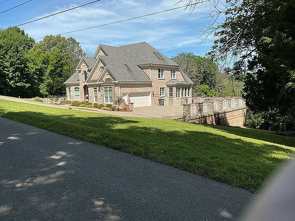 3rd image of 1873 Dunroamin Ln