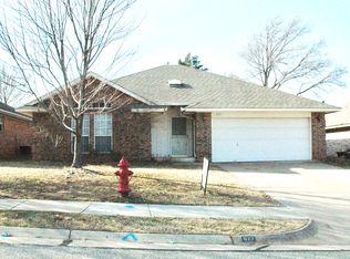 627 Rimrock Rd, Edmond, OK 73034