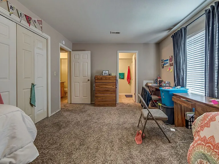 659 N 700 E #7 — Photo 9