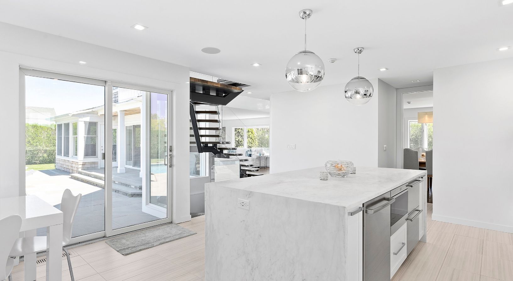  Kitchen With Breakfast Area
