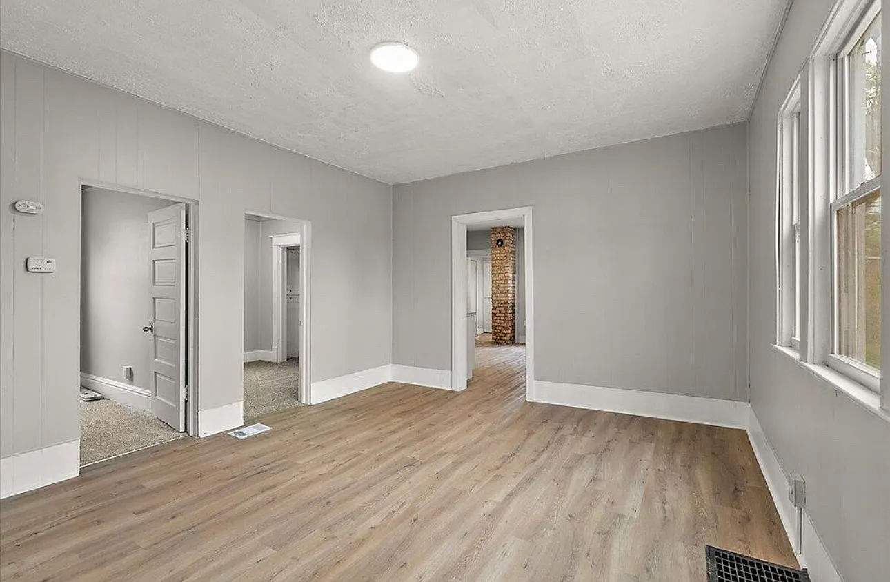 3 bed, 1000 sqft, $1,850 — Photo 1