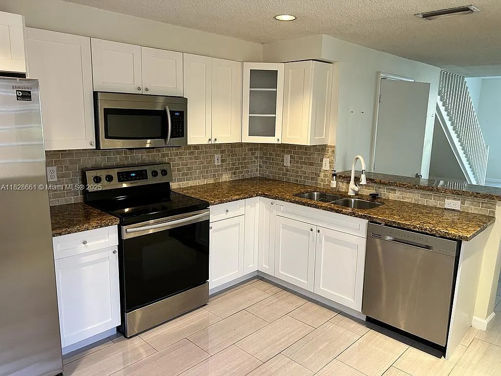 3 bed, 2.5 bath, 1500 sqft, $3,395 — Photo 4