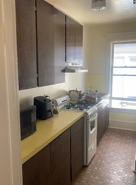Studio, 1.5 bath, 200 sqft, $795 — Photo 4