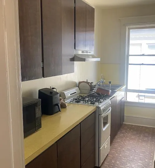 2265 NW Hoyt St #8 — Photo 4