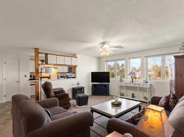 38 Dunham Rd APT 309, Beverly, MA 01915