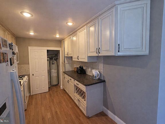 2nd image of 1829 Beyer Ave
