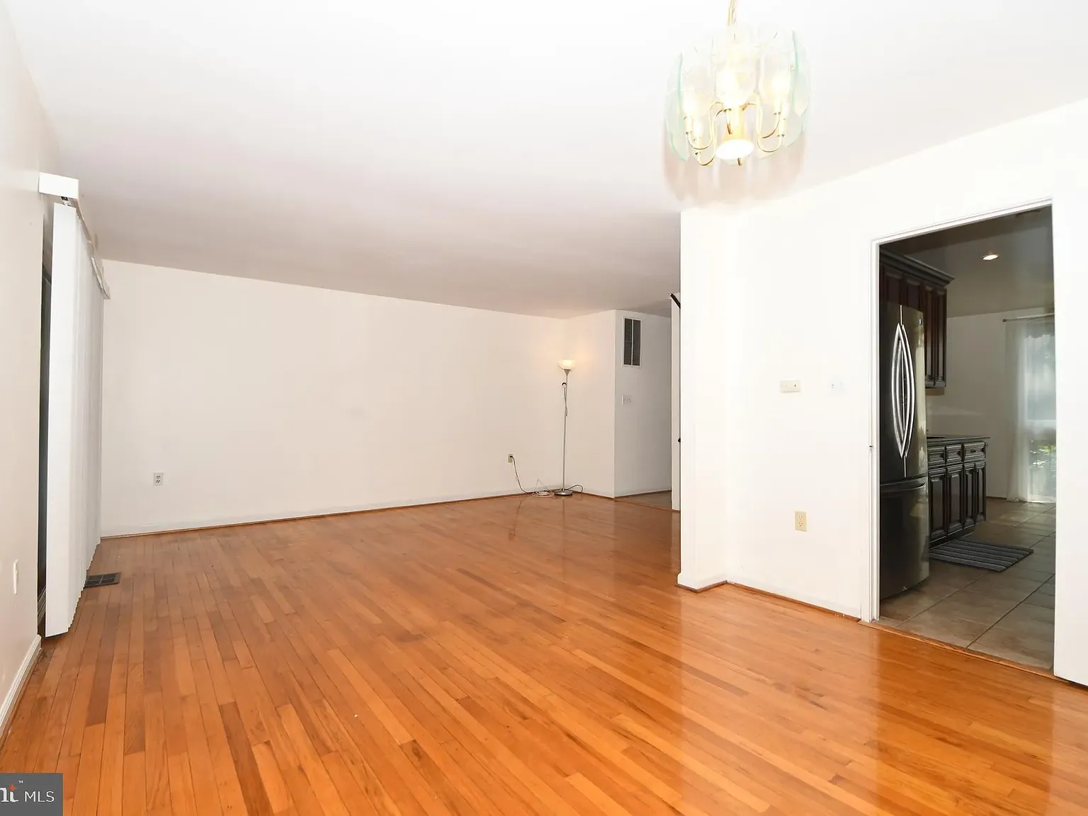 3 bed, 3.5 bath, 2112 sqft, $3,200 — Photo 3