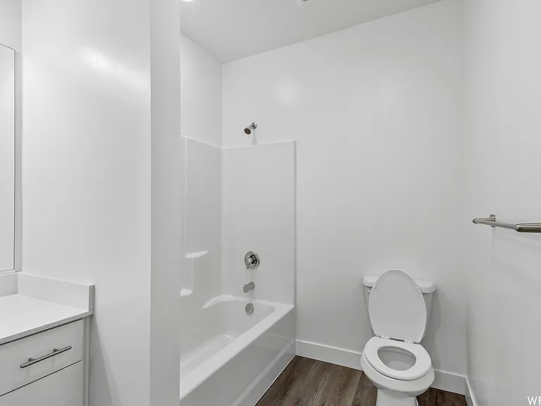 473 W 40 S #1 — Photo 1