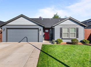 2033 Milton Ln, Medford, OR 97501