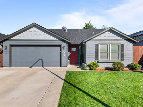 2033 Milton Ln, Medford, OR 97501