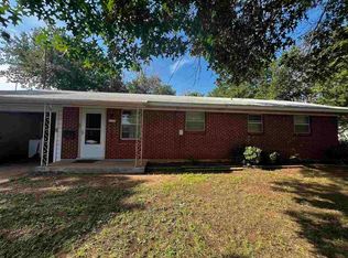 1204 E Spring St, Henrietta, TX 76365