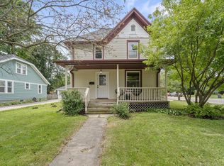 202 S Maple St, Oconomowoc, WI 53066