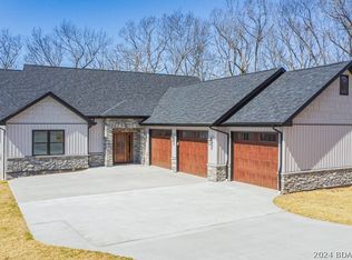 62 Beacon Hill Dr, Lake Ozark, MO 65049