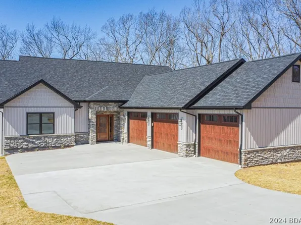 62 Beacon Hill Dr, Lake Ozark, MO 65049