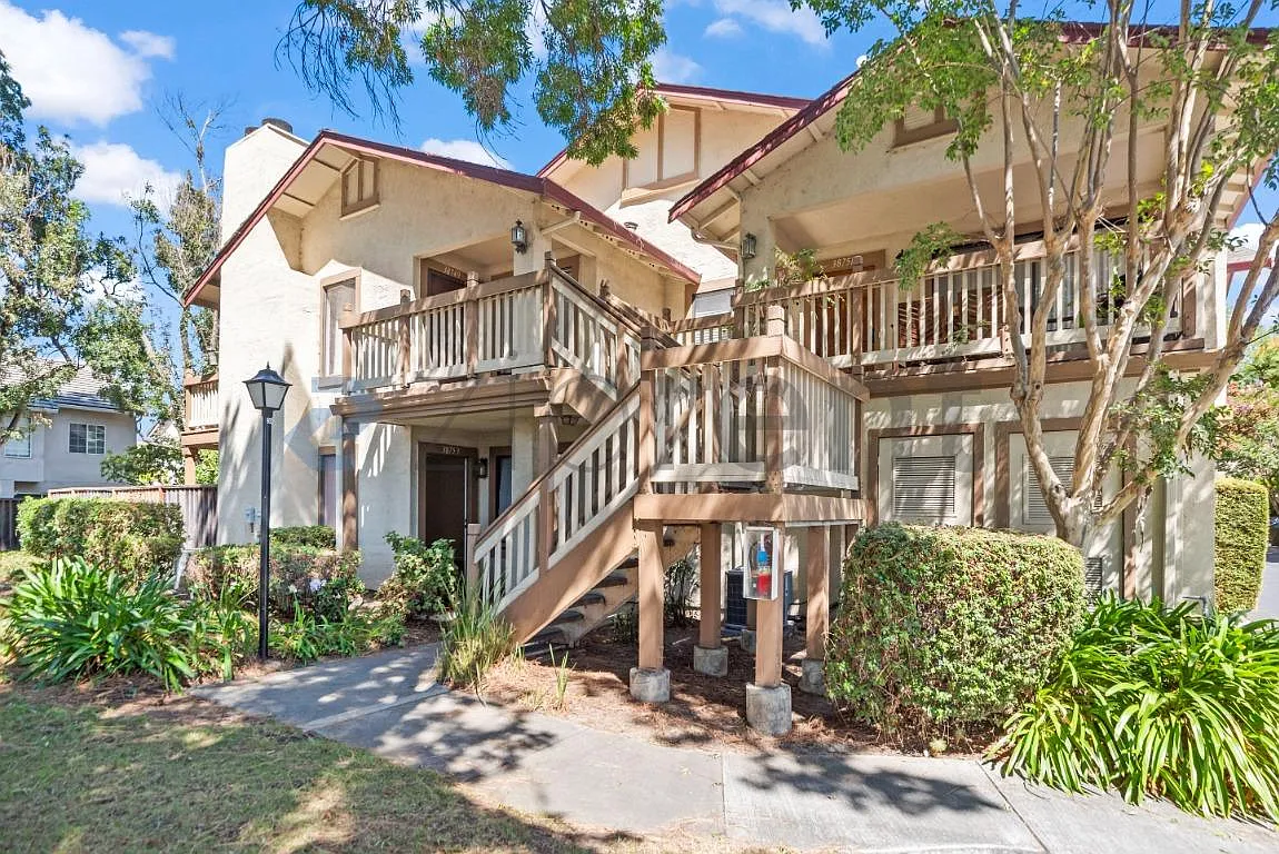 2 bed, 900 sqft, $3,500 — Photo 3