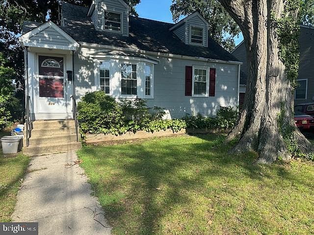 1st image of 916 Maple Ave