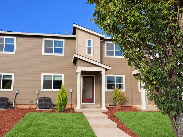 867 Kirksey St, Woodburn, OR 97071