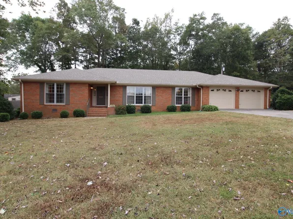 203 Collier Dr, Albertville, AL 35951