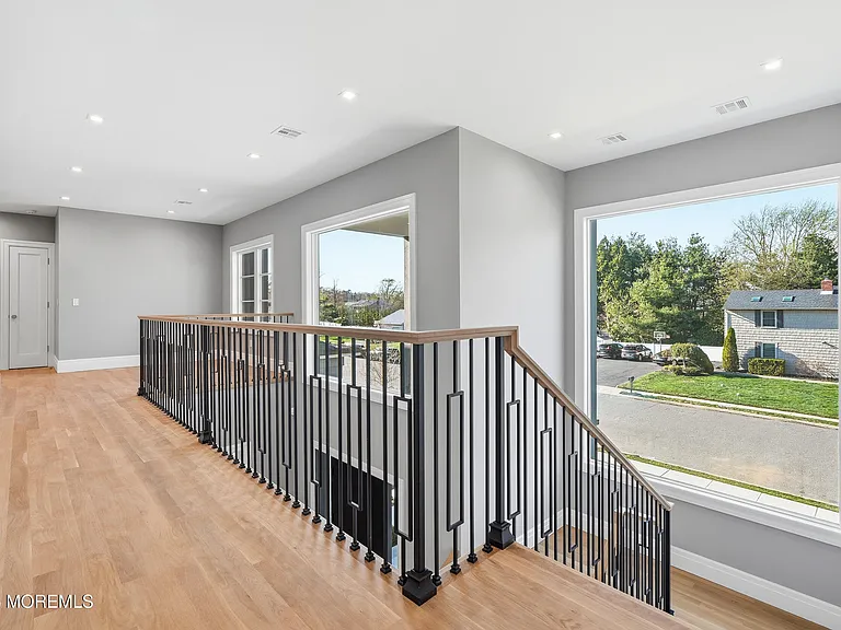 84 Cooper Ave — Photo 30
