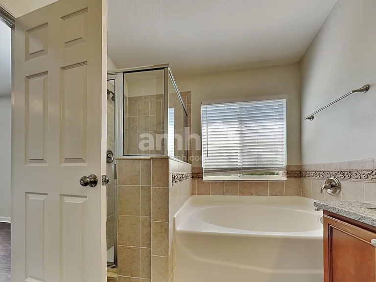 2642 Queen Alberta Dr — Photo 9