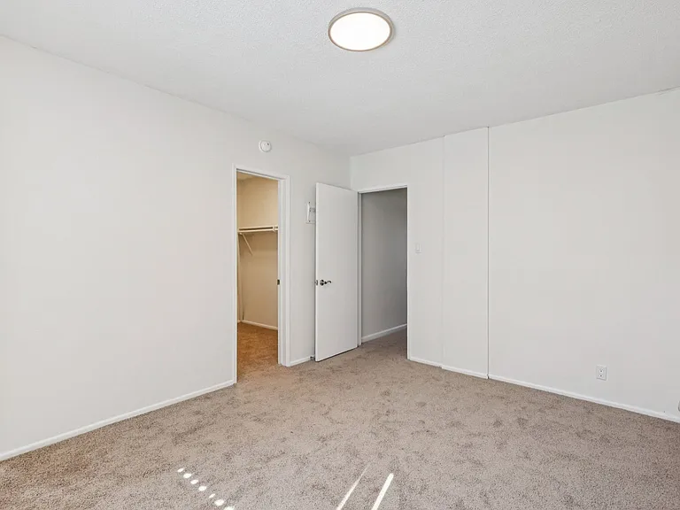 Anaheim Place — Photo 26