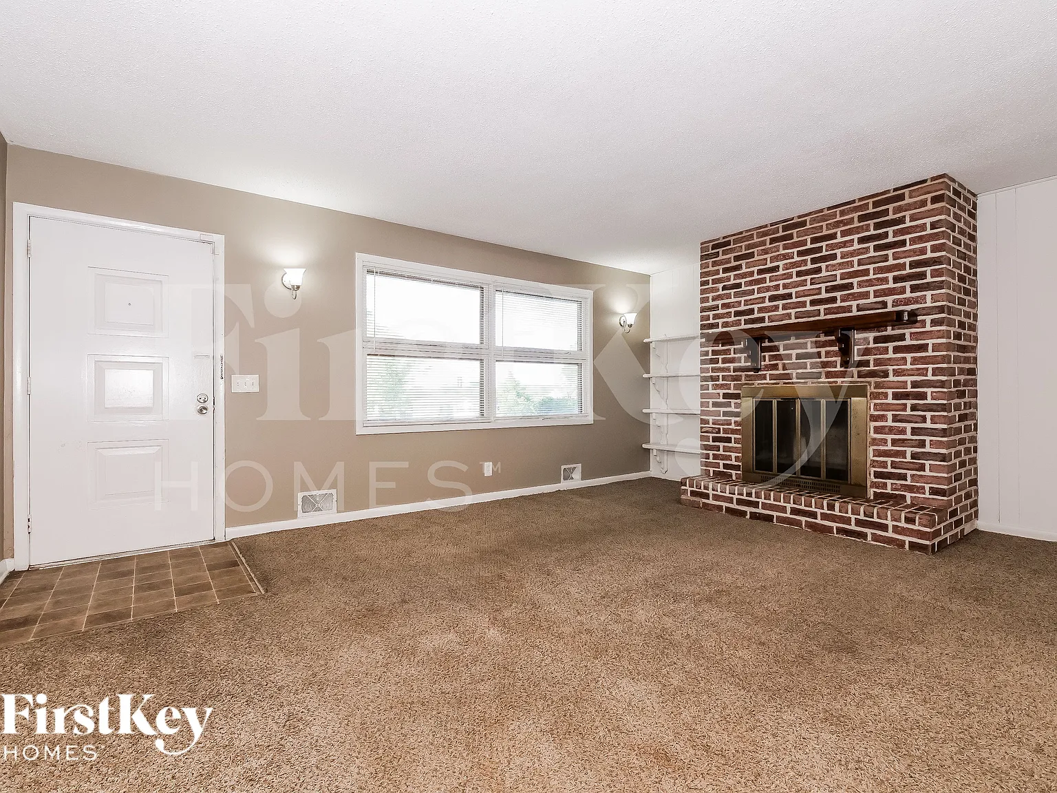 3 bed, 1.5 bath, 1216 sqft, $1,685 — Photo 2