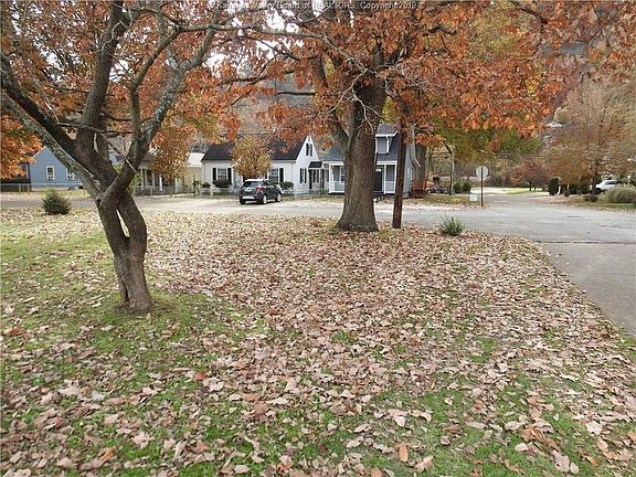 3rd image of 510 44th St SE