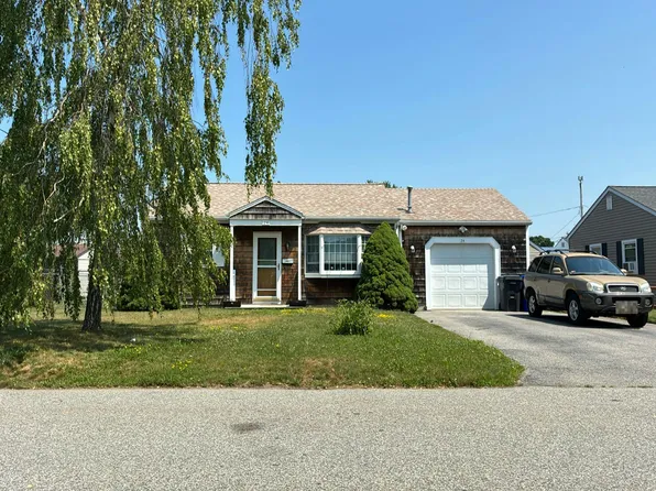 24 Leroy Dr, Riverside, RI 02915