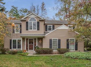 1330 W Fairview Ln, Rochester Hills, MI 48306