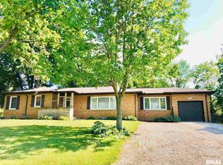 210 Sunset Ln, Germantown Hills, IL 61548