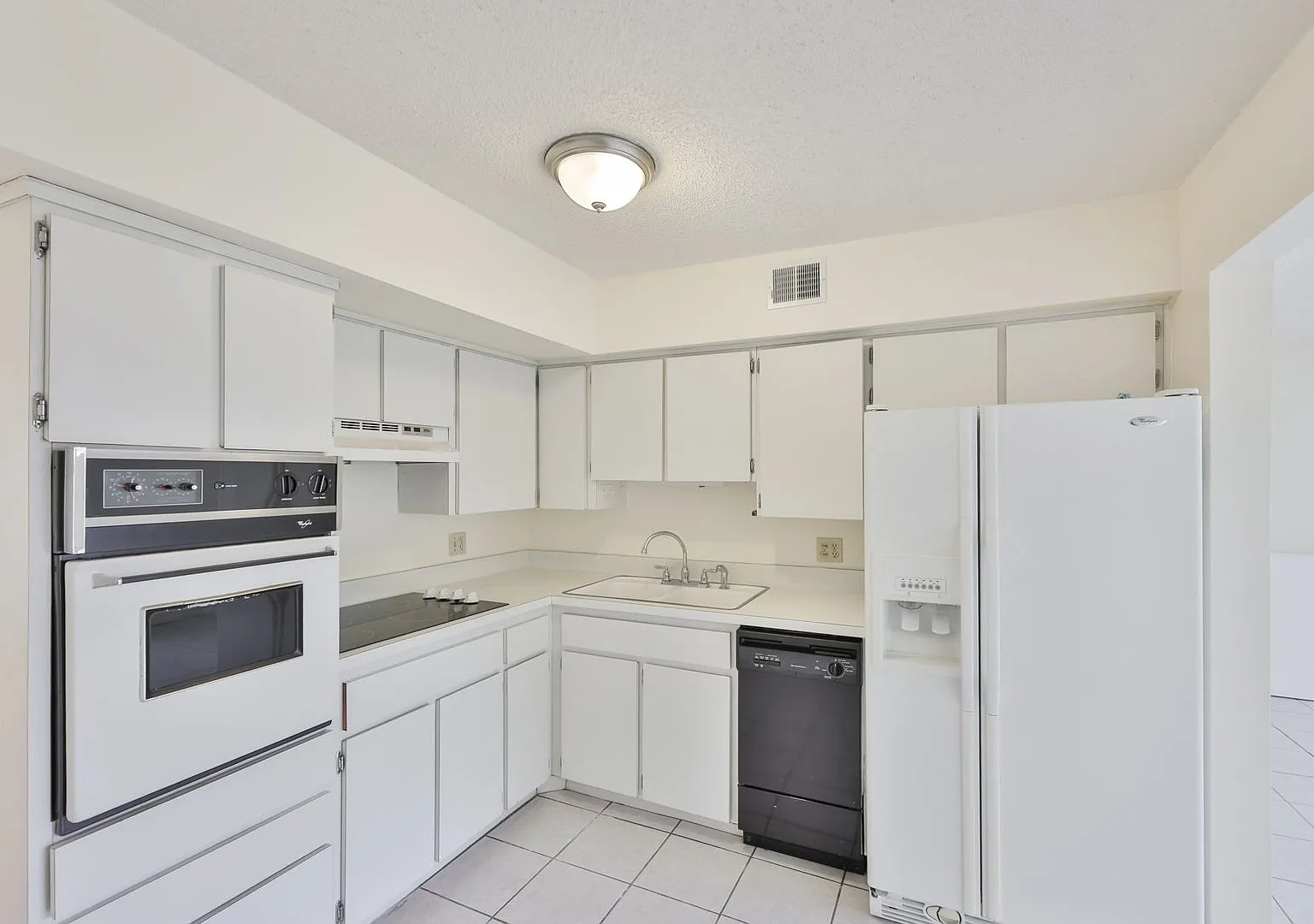 Fantastic 2br/2ba Condo in 55+ Community in On Top Of The World, Clearwater ! — Photo 4