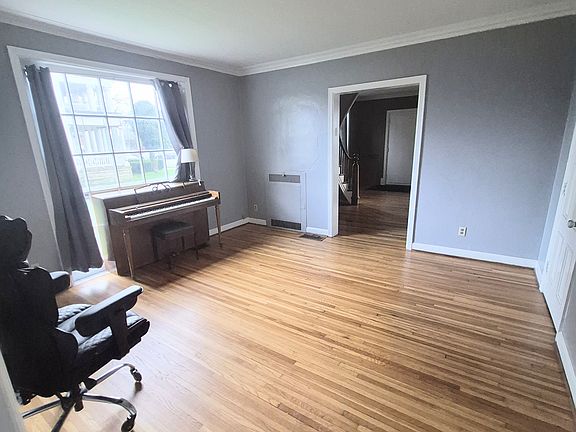 5th image of 214 Hudson Ave #214