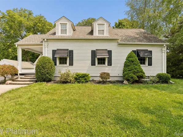 44156 Elizabeth Rd, Clinton Township, MI 48036