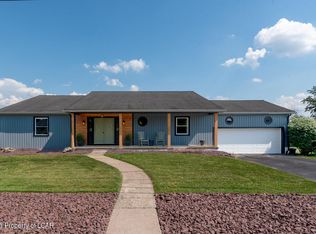 29 Windsor Dr, Dallas, PA 18612