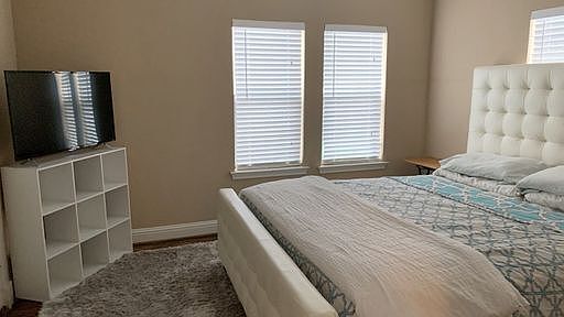 2nd image of 4428 Jefferson St