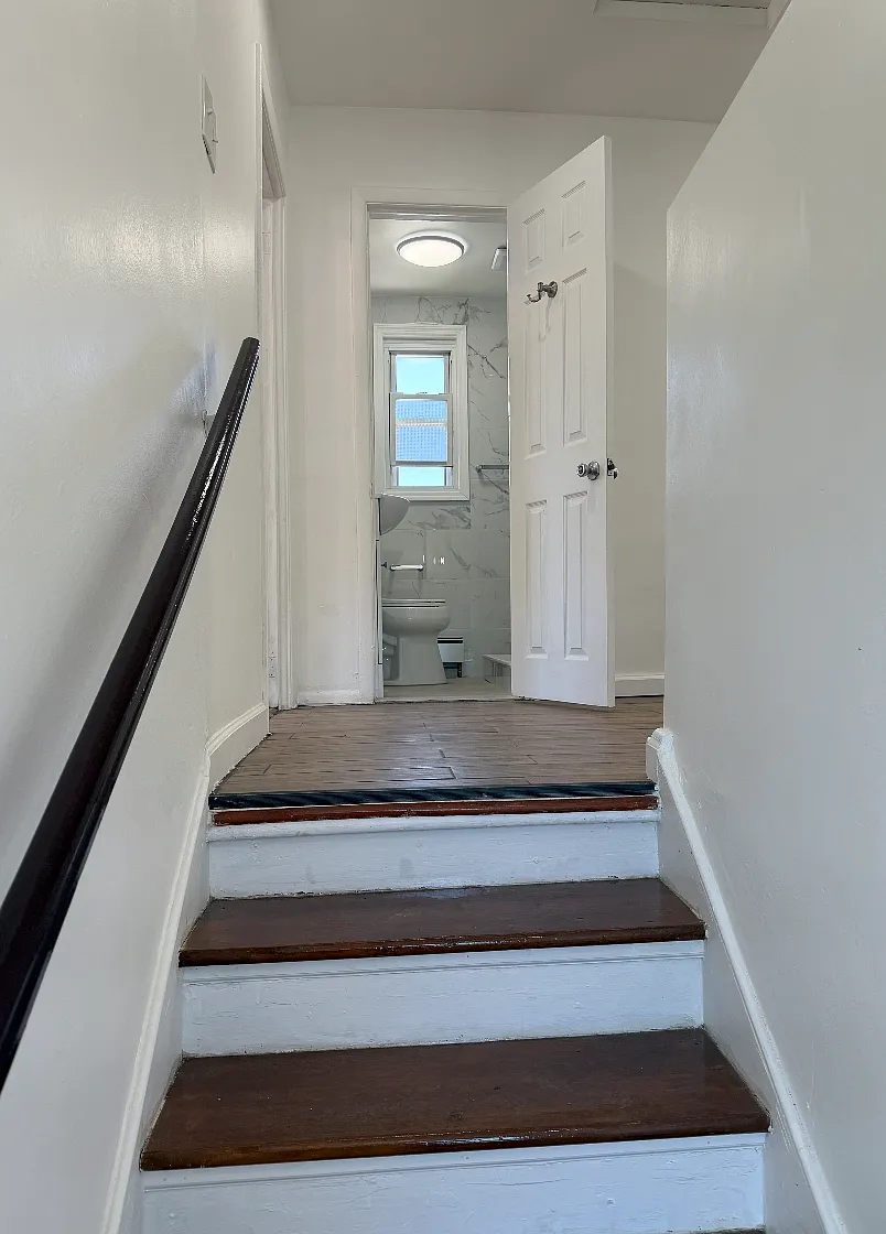 Building Photo - 2541 Bouck Ave #2