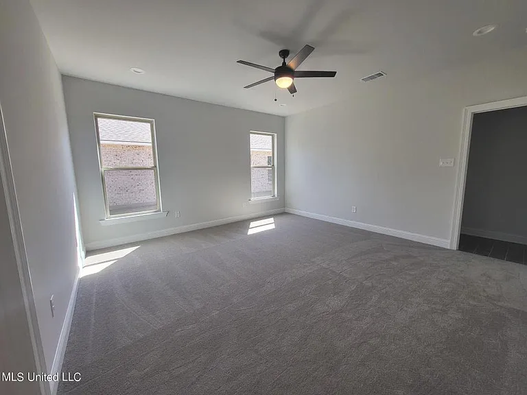 860 Leeward Dr — Photo 5