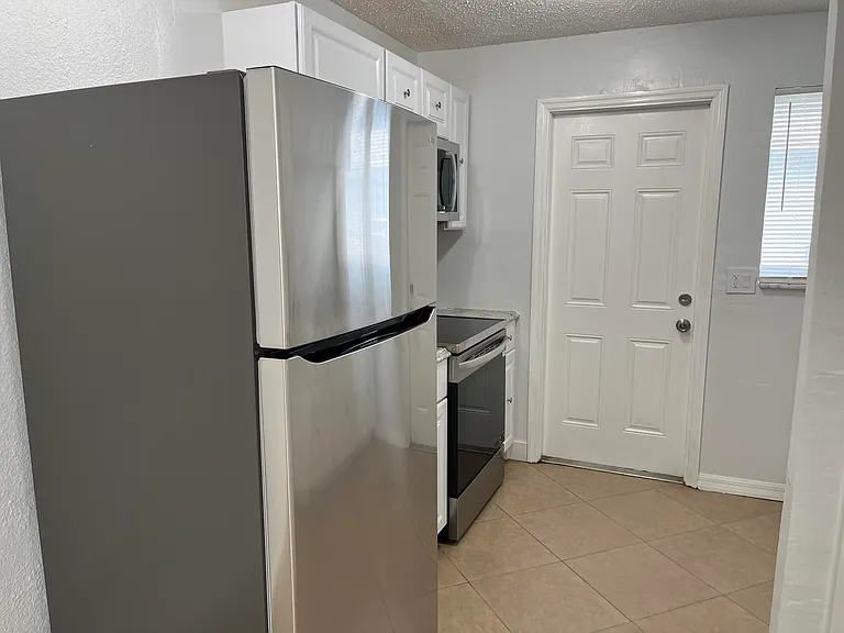 518 NW 10th Ave — Photo 10