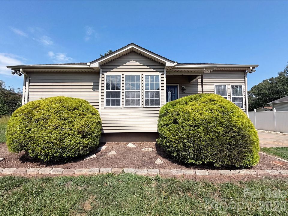 1st image of 121 Driftwood Dr