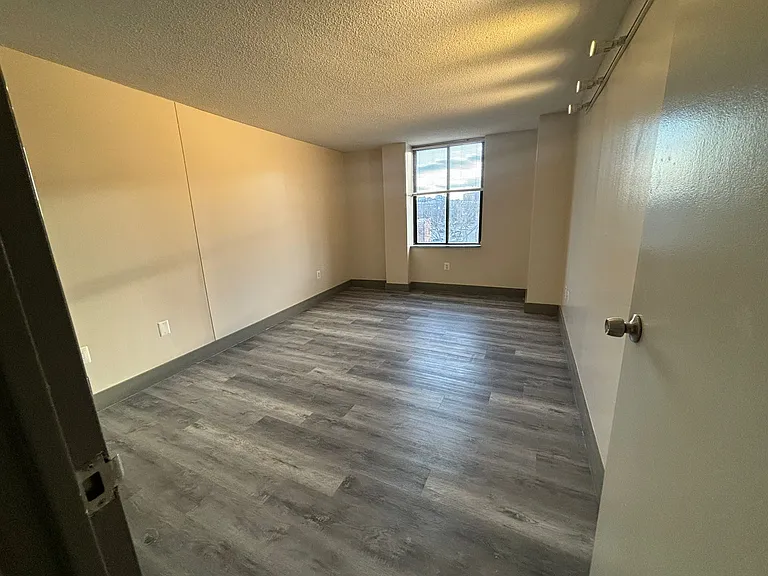 98 Wells St #401 — Photo 12