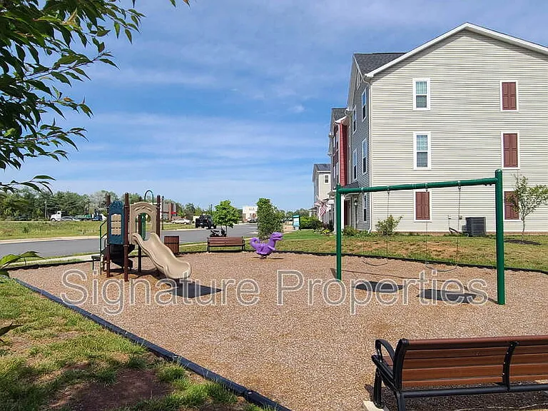 7504 Hancock St — Photo 4