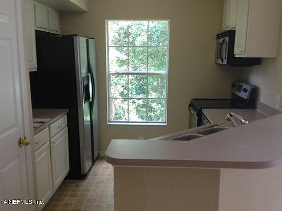 3rd image of 13700 Richmond Park Dr N APT 407