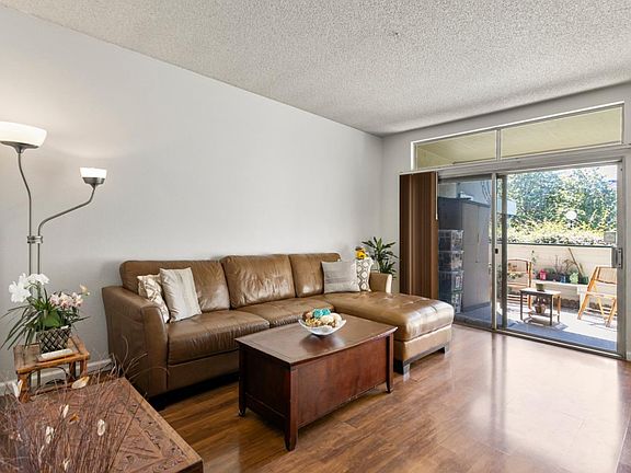 4th image of 3052 Flint St #41